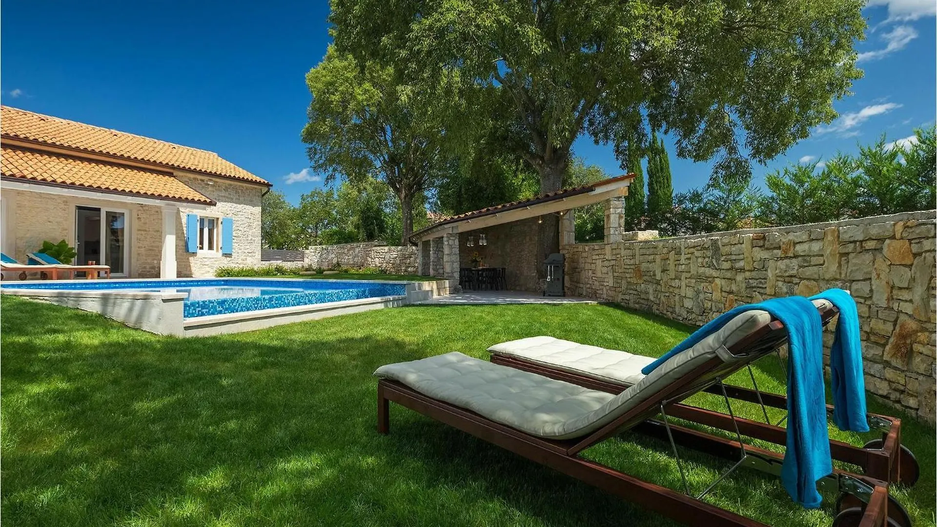 Villa Viva Tinjan Croatia