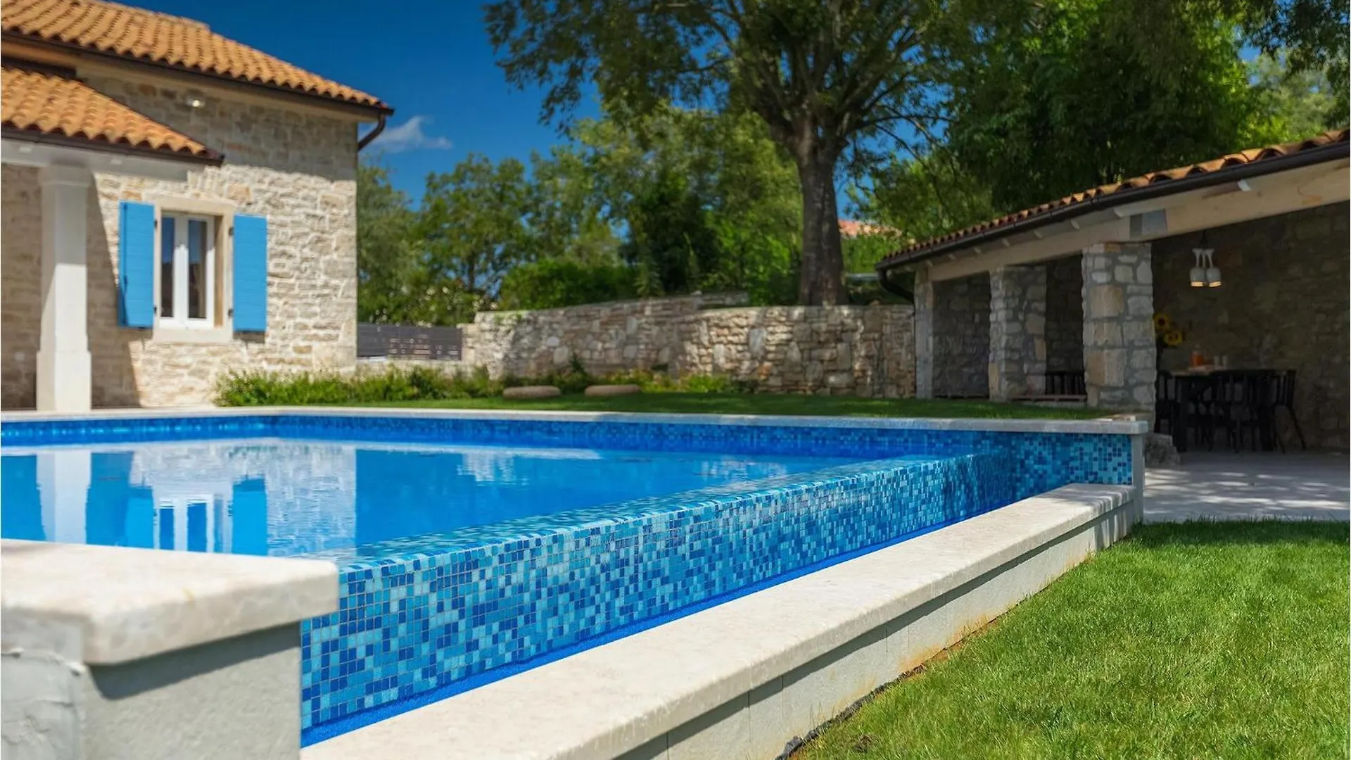 Villa Viva Tinjan 0*,  Croatia